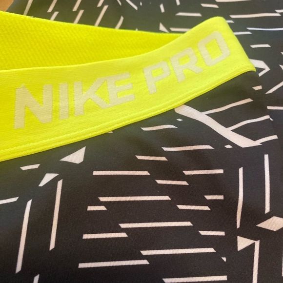 Nike Pro Capri Leggings Black White And Yellow Size Medium - Picture 5 of 6